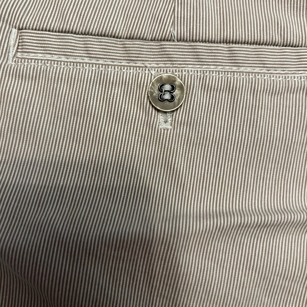 EUC New York and Company size 12 Khaki/Cream striped shorts size 12. - Picture 5 of 8